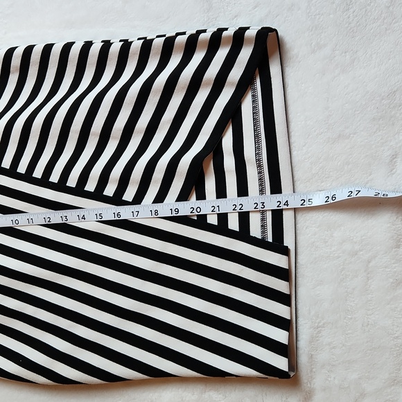 Express Clothing, Women's Black and White, bodycon, Fitted, Pencil Skirt Size 2 - Picture 4 of 8